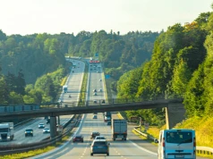 Jedni mogą jechać 130 km/h, inni tylko 100 km/h. W tym europejskim kraju są nowe zasady