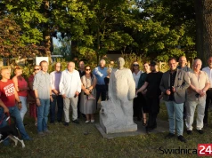 Himilsbach zostaje w Strzegomiu. Czwartkowy wernisaż przypieczętował los rzeźby