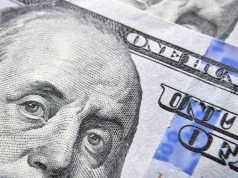 Dolar najtańszy od miesięcy, złoty zyskuje. Ruch Waszyngtonu wpłynął na waluty