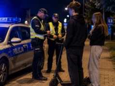 Pościg za nastolatkami na hulajnodze. Byli pijani, a na widok policji zaczęli uciekać