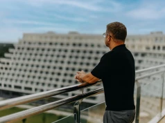 To on zarządza dziś hotelowym imperium Gołębiewskich. „Tata zawsze mówił: jak będziesz miał mały hotel, to twoja żona będzie kucharką”