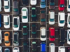 Diesel wraca do gry, a elektryki właśnie wyprzedził hybrydy plug-in. Polacy znów ruszyli po nowe auta