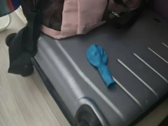 Co roku pakuję balon do walizki. Ten trik rozwiązuje aż dwa problemy