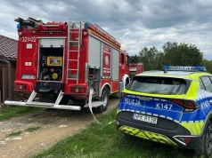 Pożar domu w Piątkowej. Ogień pojawił się na poddaszu