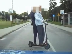 Przewoził kobietę na hulajnodze. Na widok policji porzucił ją i zaczął uciekać. Za mandaty zapłaci słono