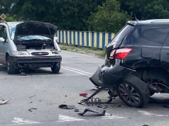 Poważny wypadek w powiecie ostrowieckim. Droga zablokowana