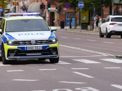 Wtargnął z mieczem w ręku do szkoły. Policja otworzyła ogień, co najmniej dwie osoby ranne