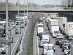 Wypadek na S8. Trzy osoby ranne. Poważne utrudnienia w ruchu