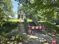 Znikająca w chwastach ozdoba Parku Centralnego. Co dalej z gloriettą?
