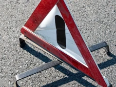 Kolizja w Golicach. Opel uderzył w Maserati. Kierowca dostał 1300 zł mandatu