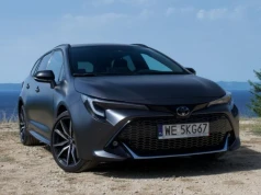 Toyota Corolla TS Kombi 2.0 Hybrid vs Peugeot 308 SW Plug-in Hybrid - porównanie spalania w trasie. Który typ hybrydy lepszy?