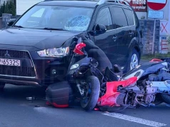 Zderzenie auta z motocyklem w Pomiechówku. Dwie osoby ranne, na miejsce przyleciał LPR