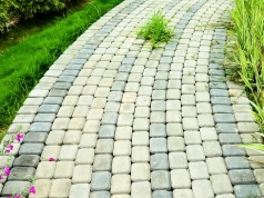 Masz kostkę brukową lub betonowy taras? W tych przypadkach może pojawić się opłata