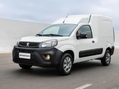 Nowy Peugeot Partner Rapid. Ma silnik Fiata 1.3 Firefly, 650 kg ładowności i 3,3 m³ przestrzeni