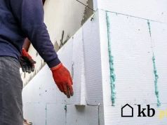 Ten styropian izoluje nawet o 25% lepiej. Jest jednak droższy i trudniejszy w montażu