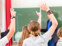 Nowe zasady w szkołach. Zmiany w zadaniach domowych i ocena za stosunek do innych narodów