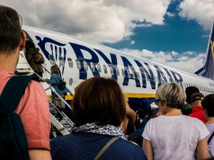 Polecieli Ryanairem na Teneryfę, ich walizki zostały we Wrocławiu. Przewoźnik tłumaczy decyzję kapitana