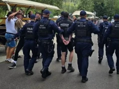 Aktywiści zablokowali fasiągi do Morskiego Oka. Policja usunęła ich z drogi
