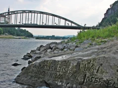„Jeśli mnie zobaczysz, płacz”. Susza odsłania złowrogie kamienie głodu
