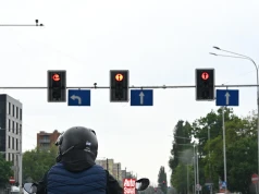 Zawracanie na strzałce kierunkowej nie zawsze jest dozwolone. Błąd to 500 zł i 8 punktów