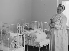 Tak rodziło się w PRL-u. "Rzeźnia", "Cały oddział się zleciał, by oglądać moje dziecko"