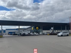 Parkowanie na noc przed marketem. To musisz wiedzieć, zanim zostawisz auto