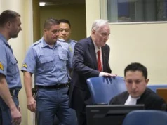 "Kat Srebrenicy" na wolności? Serbski rząd wstawia się za Mladiciem