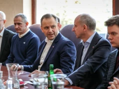 Nawrocki organizuje spotkania dla inteligencji. "Aż trudno uwierzyć, jak się tam zachowuje"