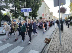 Od świtu 163. Wieluńska Pielgrzymka do Częstochowy w drodze! (zdjęcia)