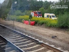 Rogatki były opuszczone, sygnalizacja działała. 50-latek na hulajnodze zginął pod pociągiem