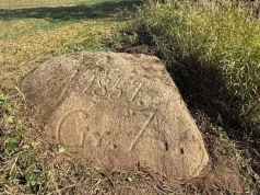 Tajemniczy głaz na polu. Co oznacza napis sprzed 169 lat?