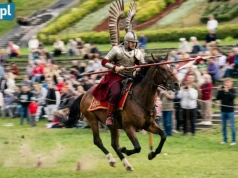 Szczęk szabli i tętent końskich kopyt w Łomży. Za nami II Ogólnopolski Turniej Husarski "Skrzydła Chwały"