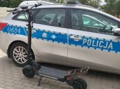 16-latek ciężko ranny po zderzeniu z samochodem. Jechał hulajnogą elektryczną po DK12