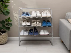 Pięć poziomów za mniej niż 40 zł. Sinsay ma regał na buty, IKEA też idzie w praktyczne rozwiązania