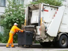 Zarobki kierowców śmieciarek. Oto ile dostają "na rękę"