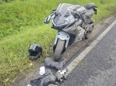 Motocykl wypadł z drogi. 24-letni kierowca w ciężkim stanie