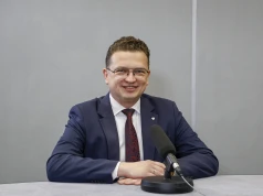 O transkrypcji aktów małżeństw i systemie alarmowania ludności. Wicewojewoda Grzegorz Majewski w „Gościu Radia Łódź”