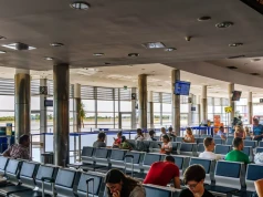 Polacy czekali na powrót z wakacji 25 godzin. Lot zniknął z rozkładu
