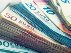 Spokój na kursie euro, złoty lekko w dół. Inwestorzy patrzą na Waszyngton i Fed