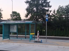Czy w centrum Byczyny będzie szkoła? Nowa tabliczka na przystanku zaskoczyła mieszkańców