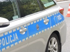 Utrudnienia na A4 w Katowicach. Kierowca ciężarówki wjechał w krawężnik i zaczęło wyciekać paliwo