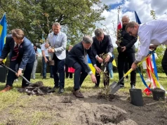 Kalina na znak solidarności. Skwer Przyjaźni Polsko-Ukraińskiej otwarty na Niskich Łąkach
