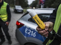 Za kierownicą Mazdy wpadła kompletnie pijana policjantka z Żar. Zataczała się i bełkotała