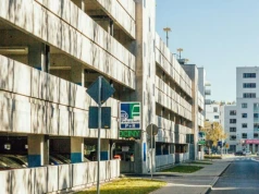 Warszawa odnowiła ważne miejsce dla kierowców. Prąd ze słońca i nowa posadzka