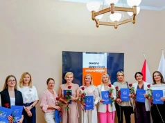 Nauczyciele ze złotowskich szkół i przedszkola z aktami mianowania
