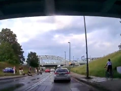 Jest nagranie po tragedii w Krakowie. Przypadkowi ludzie ratowali ofiary, sprawca stał przy samochodzie (Video)
