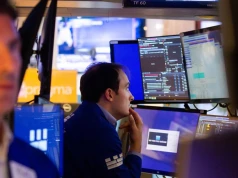 Wyprzedaż spółek technologicznych obniżyła indeksy Wall Street, Bessent grozi nowymi sankcjami na Iran