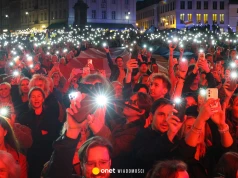 "Bez Polski trudno byłoby się obronić". Tłumy na Placu Zamkowym w dniu święta Ukrainy