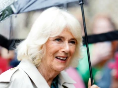 Królowa Camilla w stylowym płaszczu. Wiele Polek też ma w swojej szafie