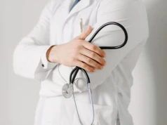 MZ: wpłynęło 530 uwag do projektu ustawy dotyczącego m.in. maksymalnego wynagrodzenia medyków